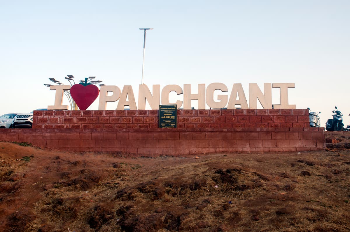 Table Land volcanic plateau with panoramic mountain views, Panchgani
